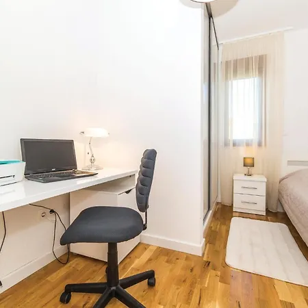 In Kastel Stafilic With Kitchen Holiday home Kastela