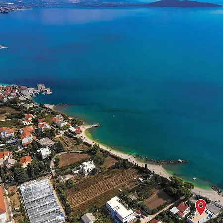 Holiday home In Kastel Stafilic With Kitchen Kastela