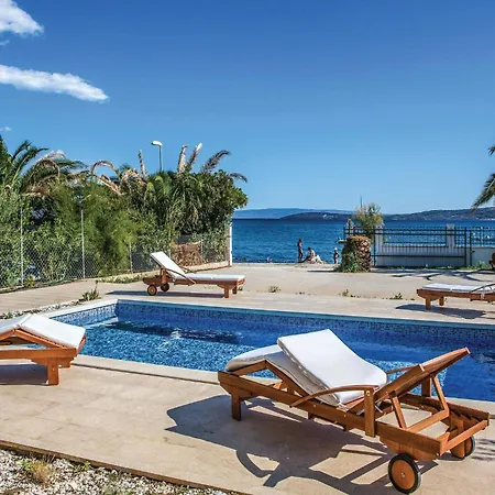 In Kastel Stafilic With Kitchen Holiday home *