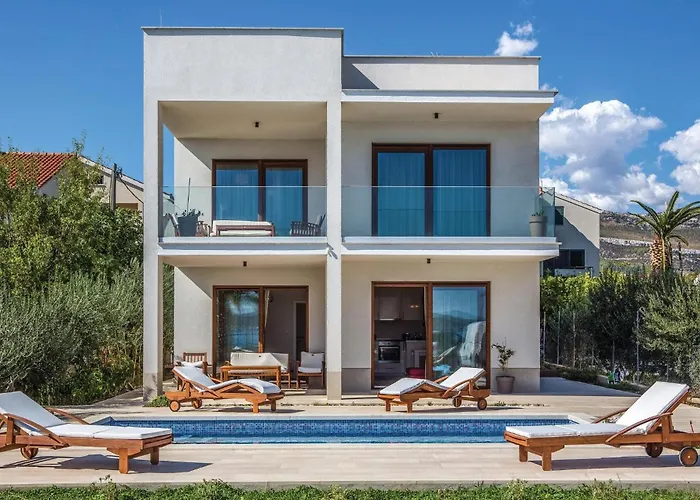 Five-bedroom In Kastel Stafilic