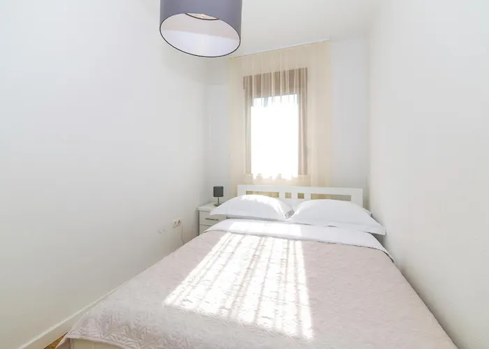 Five-bedroom In Kastel Stafilic Casa vacanze