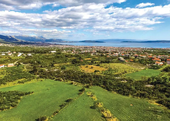 Five-bedroom In Kastel Stafilic *