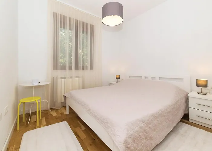 Five-bedroom In Kastel Stafilic *