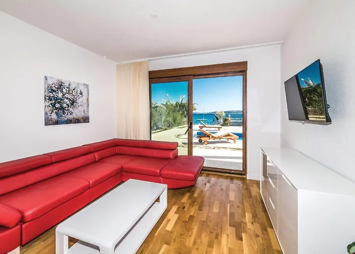 Five-bedroom In Kastel Stafilic *