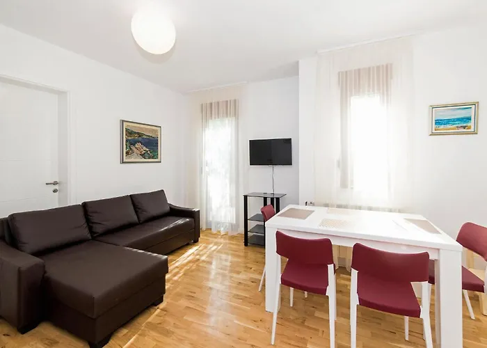 Five-bedroom In Kastel Stafilic Kaštela