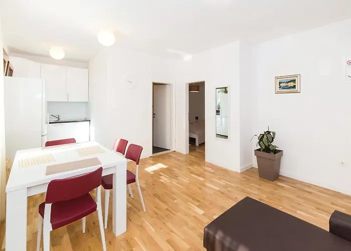 Five-bedroom In Kastel Stafilic Casa vacanze