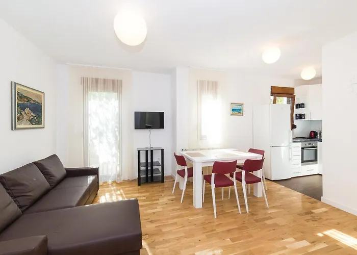 Casa vacanze Five-bedroom In Kastel Stafilic