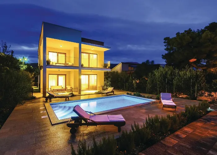 Five-bedroom In Kastel Stafilic